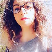 Sono una ragazza studentessa di università, 
Ottime qualità linguistiche e matematiche